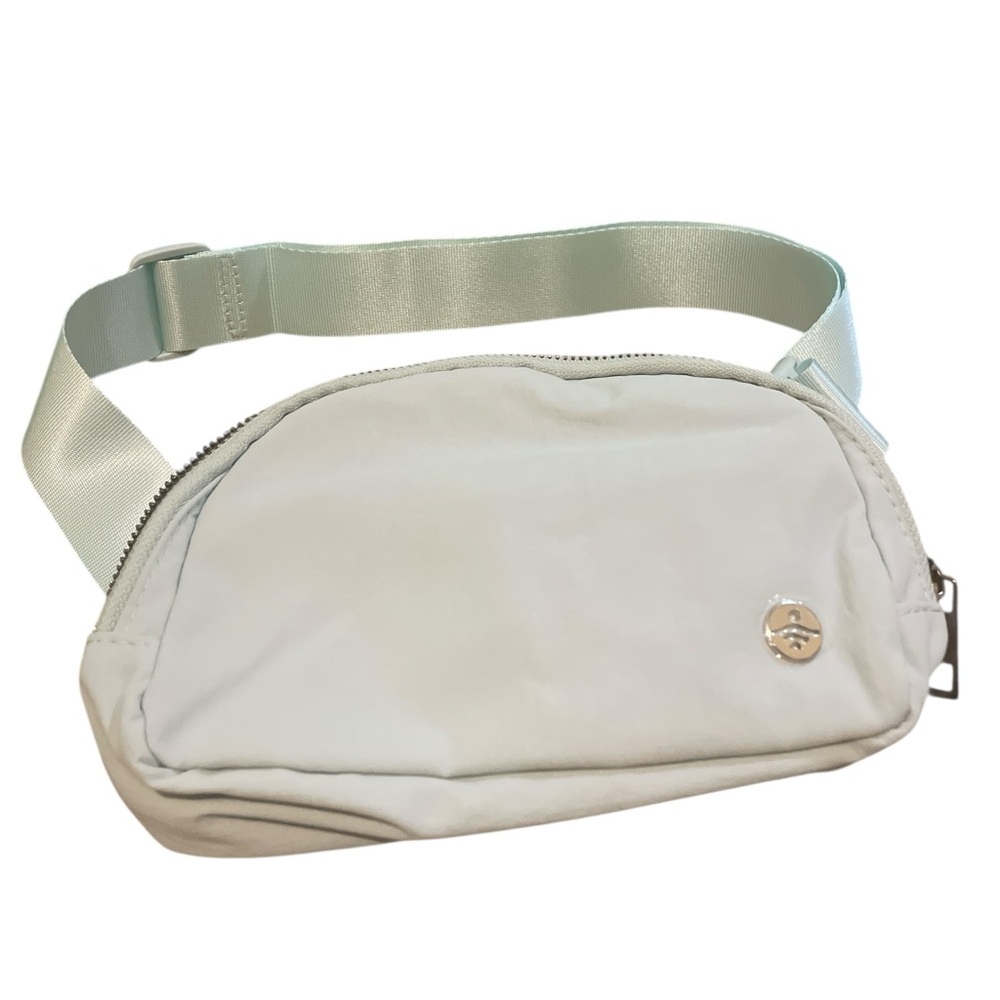 HALARA Crossbody Bag in Light Blue - Picture 1 of 3